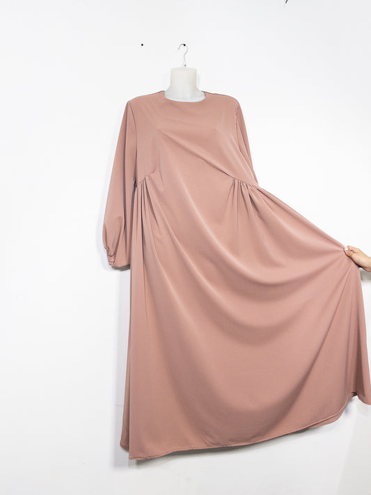 Robe abaya en Soie de Médine Ref: Ro2509pk - Robe abaya en Soie de Médine subtilement froncée au buste coupe fluide avec manches bouffantes