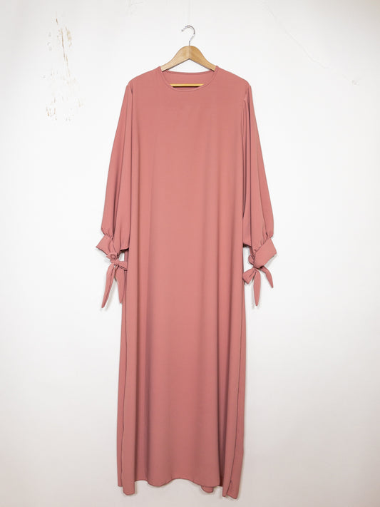 Abaya en soie de Médine RO2378PK - Elégante et fluide avec coupe ample et manches ballon avec joli nœud