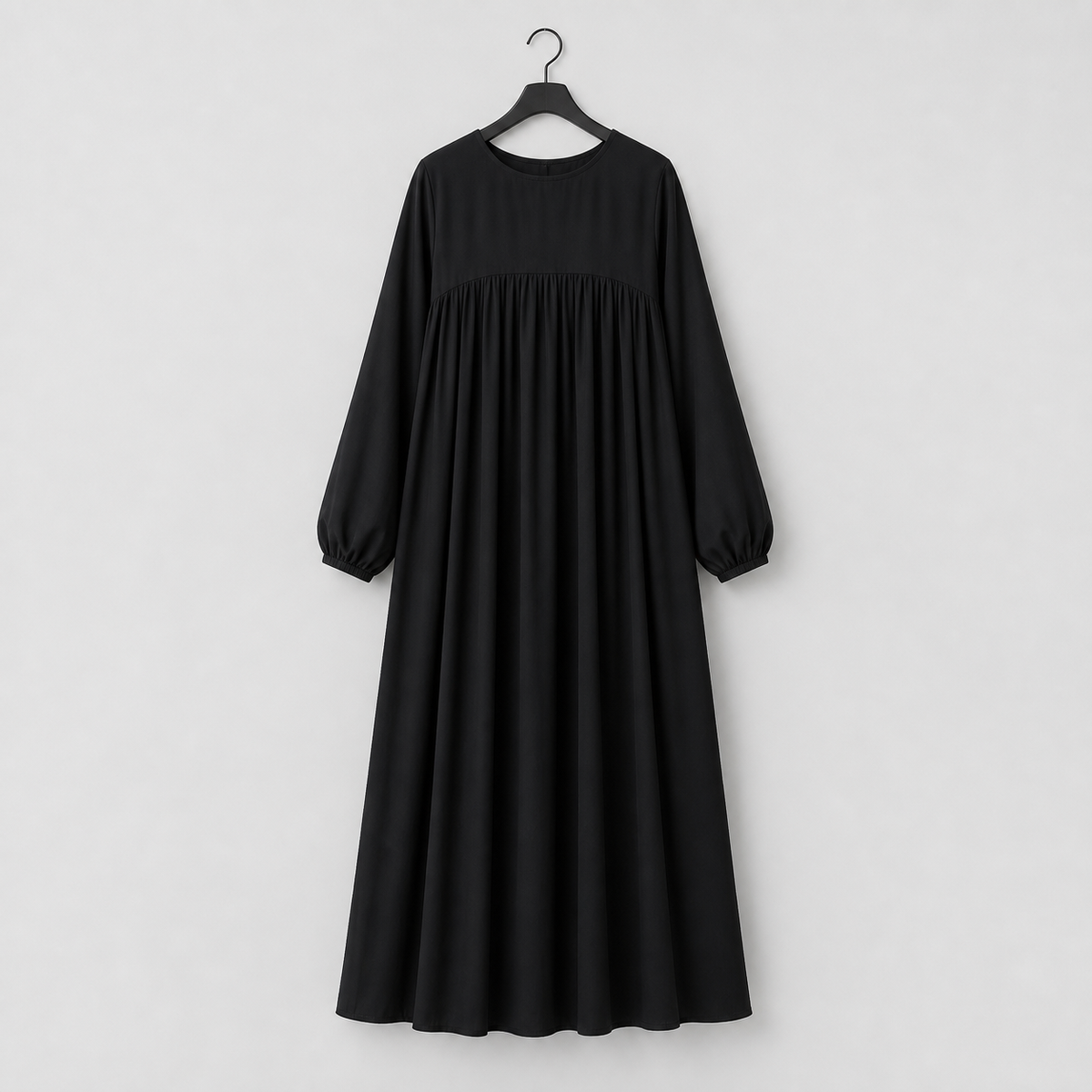Abaya d’allaitement RO2512JAZZ noire – vue complète sur cintre Studio E5