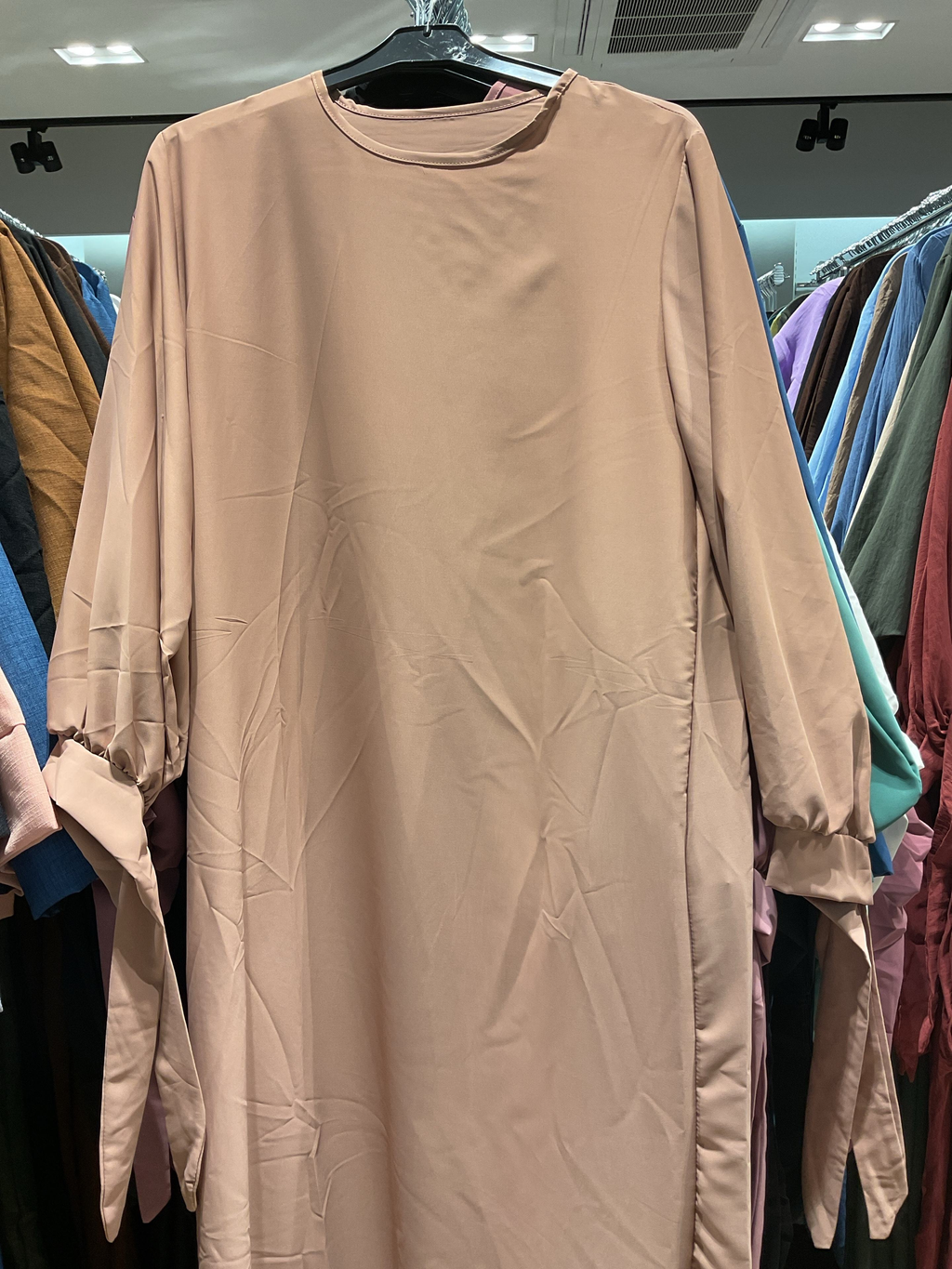 Abaya en soie de Médine RO2378PK - Elégante et fluide avec coupe ample et manches ballon avec joli nœud