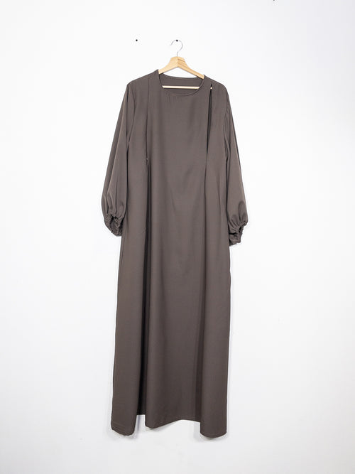 Abaya d'allaitement en soie de Medine ouvertures zip REF:RO2508PK - doux et fluide facilitant l’allaitement en toute discrétion.