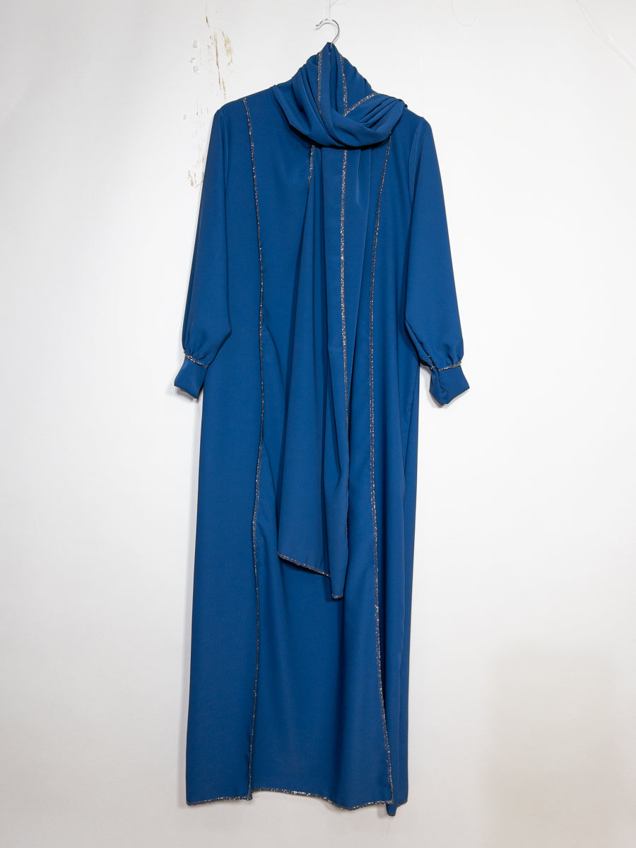Abaya longue femme REF: Ro2369pk Robe Abaya en Soie de Médine avec Écharpe style raffiné et sa touche dorée