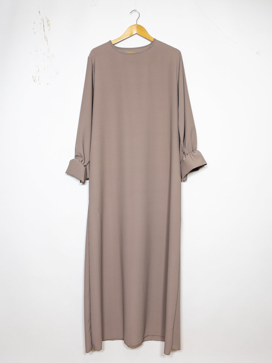 Abaya longue large ref:Ro23332pk en soie de medine - détails sur les manches confortable et élégante