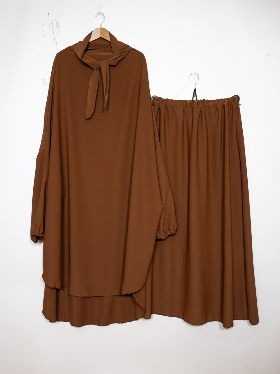 Jilbeb ensemble deux pièces en soie de Médine REF: En2310pk - Ce joli ensemble comprend un jilbeb et une jupe fluide et élégant
