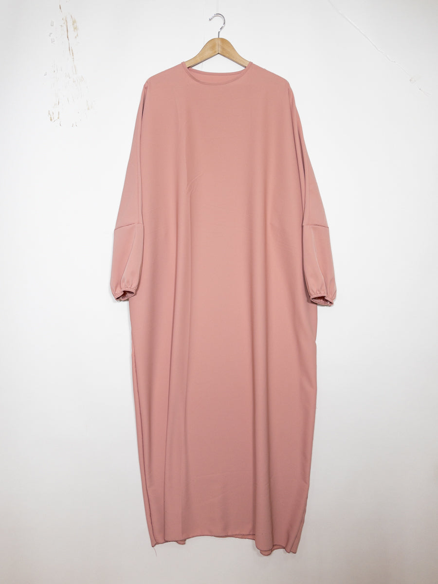 Abaya longue large en Soie de Médine ref: Ro2303pk - Abaya longue large en Soie de Médine ample et fluide avec manches bouffantes