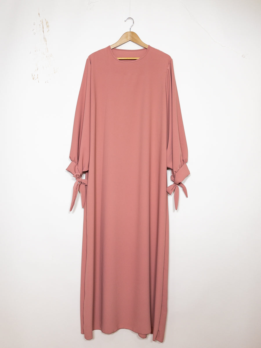 Abaya en soie de Médine RO2378PK - Elégante et fluide avec coupe ample et manches ballon avec joli nœud