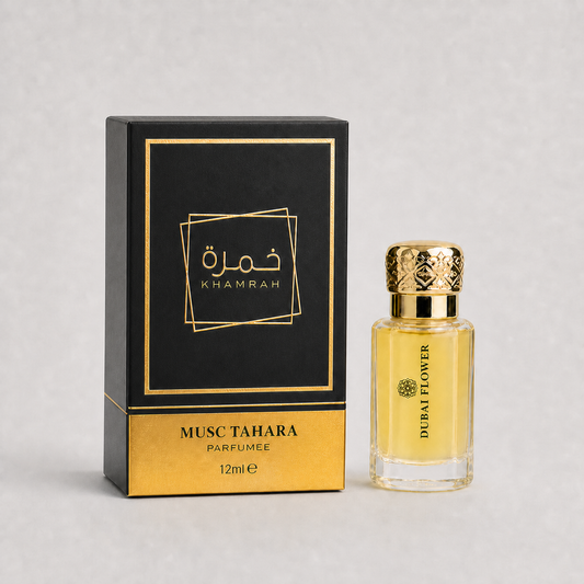 Khamrah – Musc Tahara 12 ml, flacon et boîte sur fond studio gris clair